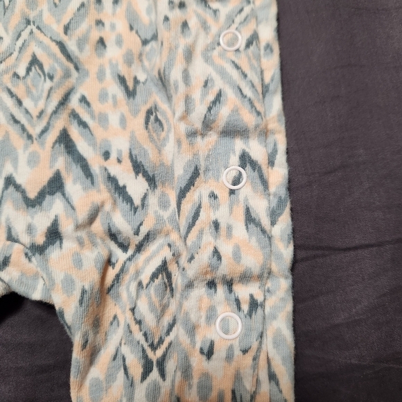 Jessica‎ Simpson footed pajamas size 0-3 months - Picture 3 of 9